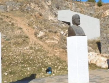 Πρωτοφανής κλοπή προτομών του Αισχύλου, του Σοφοκλή και του Ευριπίδη στον Τύρναβο
